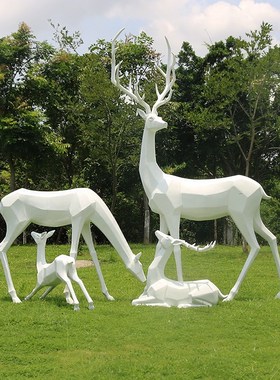 园林景观抽象几何梅花鹿雕塑块面梅花鹿动物摆件商场小区草坪装饰