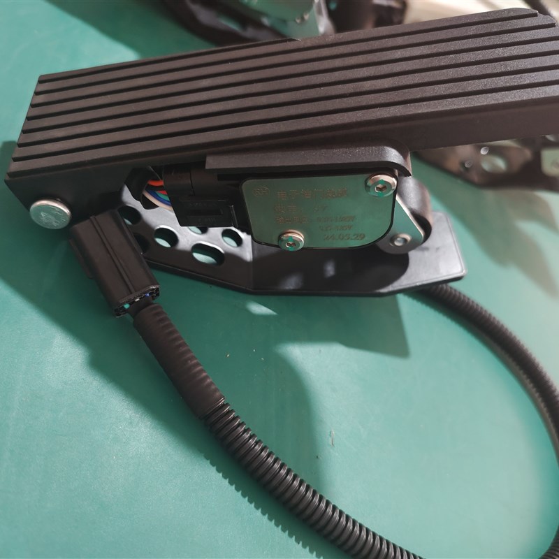 电子油门踏板总成,适用国三以上电喷柴油机