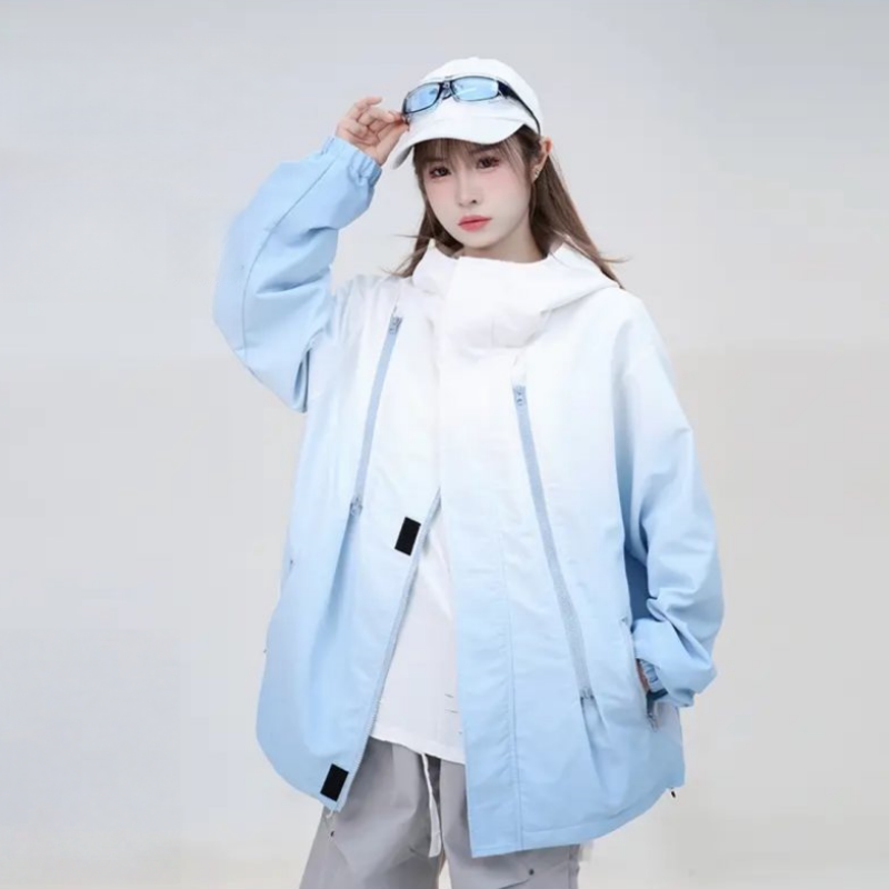 2025年春秋季渐变色户外防风保暖情侣冲锋衣运动休闲夹克男女外套