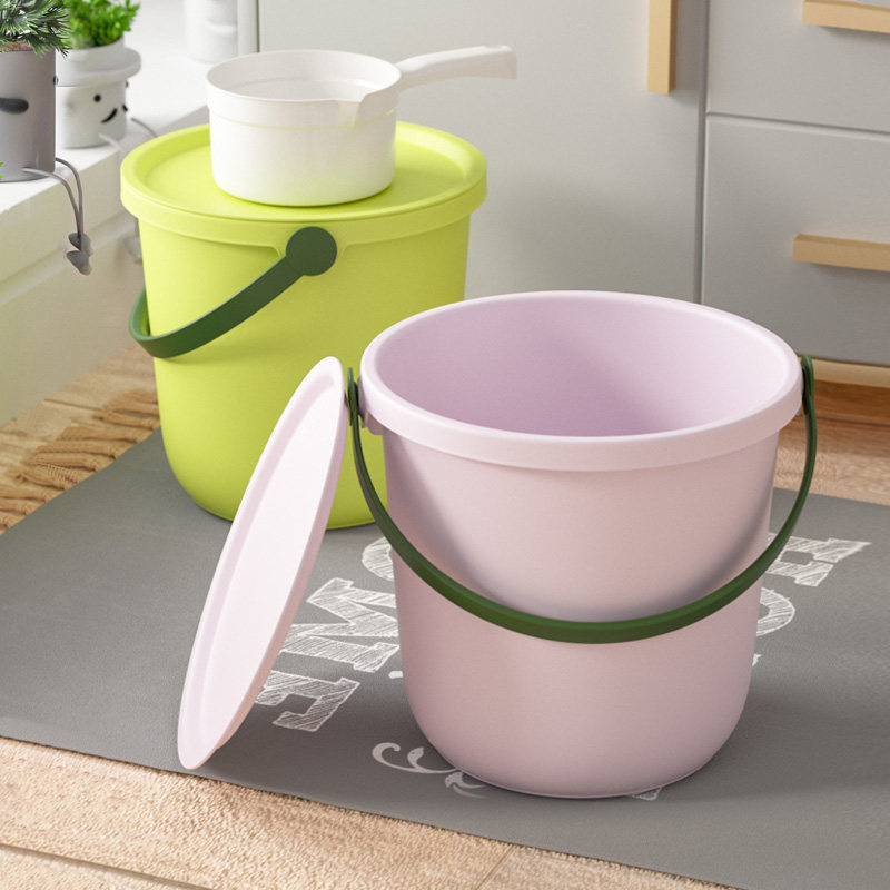 绣川七彩带盖水桶家用加厚手提桶大号学生宿舍套装可坐洗澡塑料桶