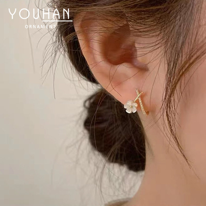 S925银针小巧花朵贝壳交叉耳钉女