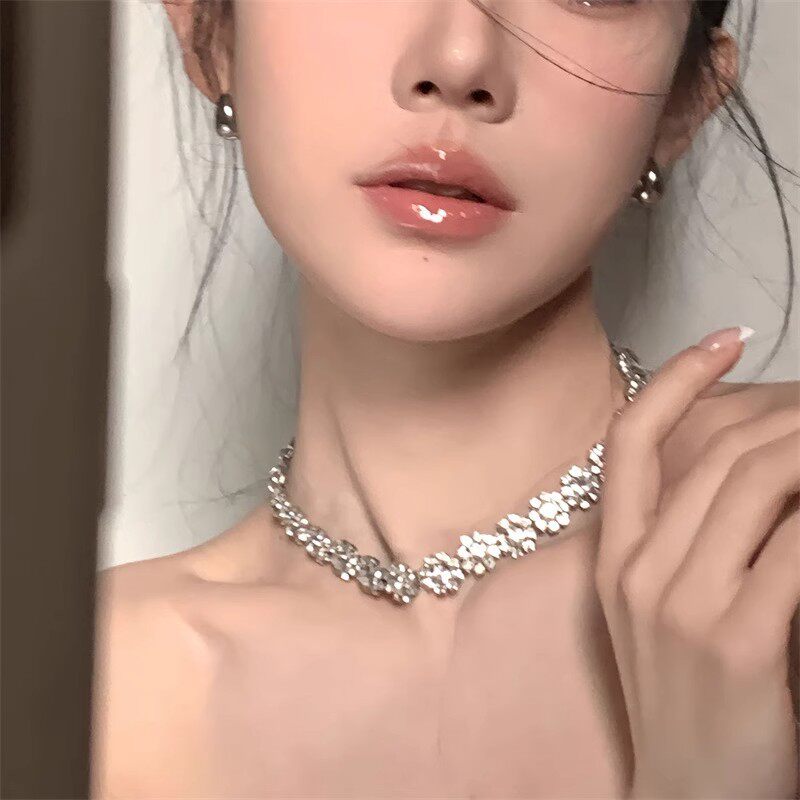 爆闪满钻项链女小众设计感轻奢