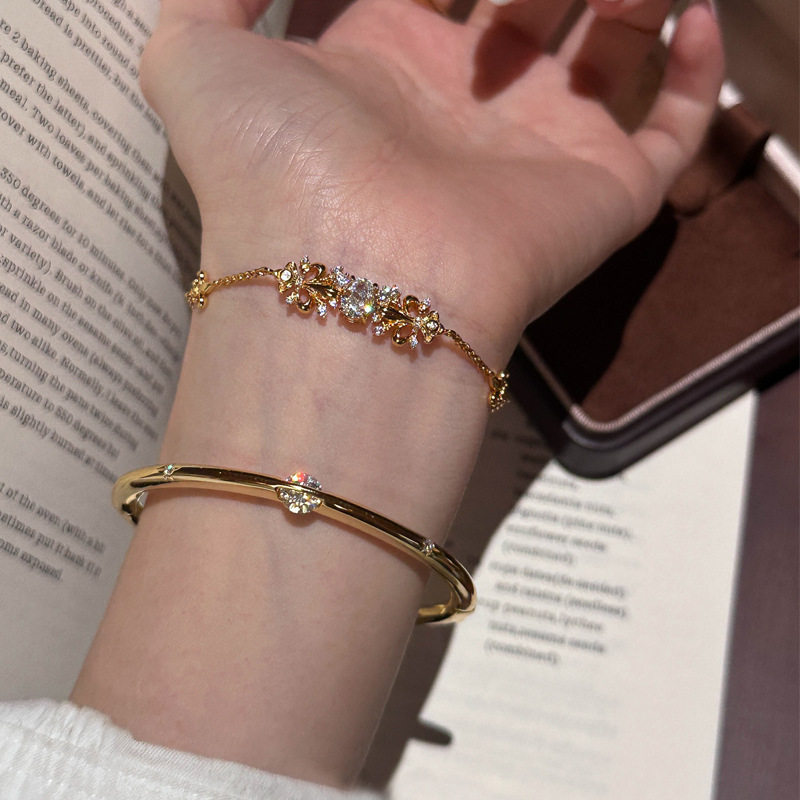 爆闪雪花鸢尾花手链女轻奢高级感可转动锆石手镯闺蜜小众叠戴手饰