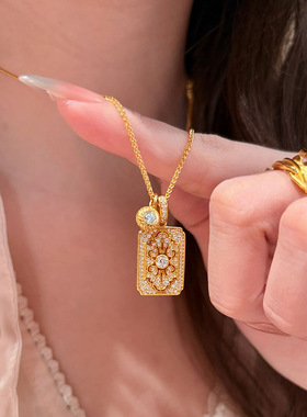 小红书爆款金发晶平安无事牌项链