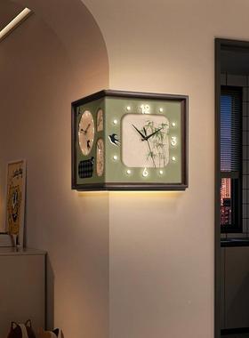 5N22550时新款AL102430中古风转角双面挂钟客厅复古拐角钟免打孔