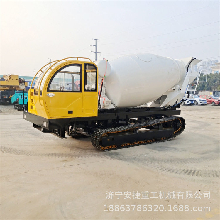 重型4方混凝土履带搅拌车