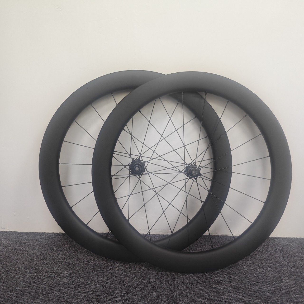公路车40/50/60mm 碳纤维碟刹轮组 700C桶轴中锁碟刹 公路车轮组