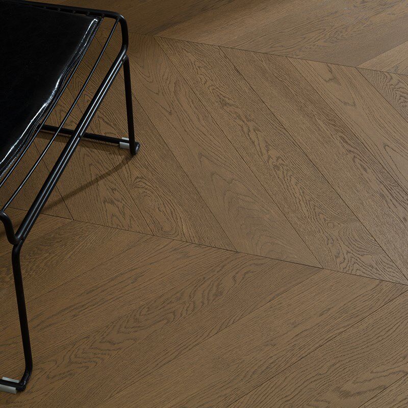 蓝琪佳尔橡木实木复合多层地板中古风焦糖色大鱼骨拼地热家用15mm