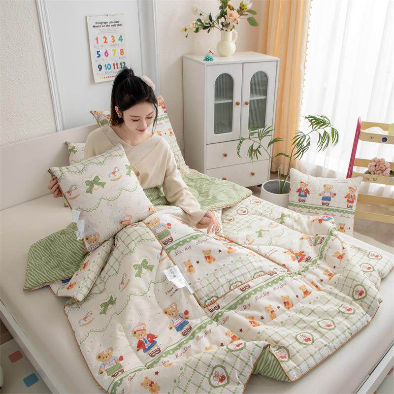 2026A无品牌/类母婴两级抱枕被子用二合一用车午睡毯子车载靠马年