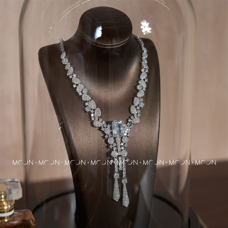 MOON慕空间样板房衣帽间女士梳妆台摆件丝巾墨镜香水软装饰品道具