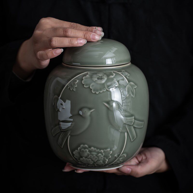 青瓷浮雕大号陶瓷茶叶罐春茶明前龙井茶叶礼盒包装节日送礼绿茶罐