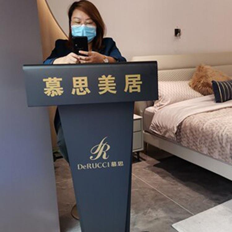 高档酒店4s餐厅前台迎宾服务接待小型简约发言地台演讲台桌子导购图片