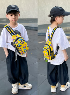 小学生旅游小背包卡通怪手男童胸包春游秋游暑假外出休闲迷你背包