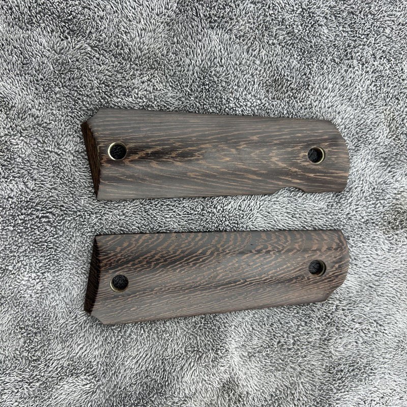 新款黑鹰 战鹰 牛头 白盒 1911 DIY改装握把护木黑鸡翅CNC弧面图片