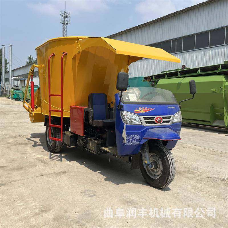 奶牛场撒TMR粉容EFG撒料车碎车载式大积喂草机草料运输草车