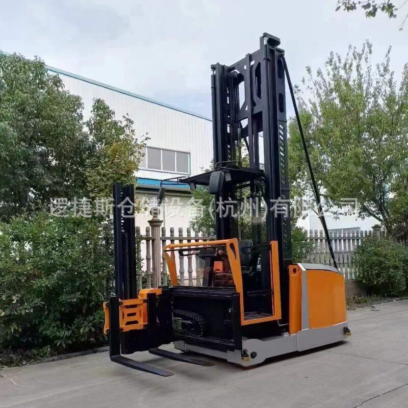 全电动人上行三向叉车座驾式窄巷通道高位货架叉车1.5吨堆垛车