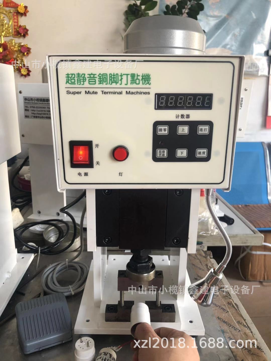 LED灯头电源线压接治具