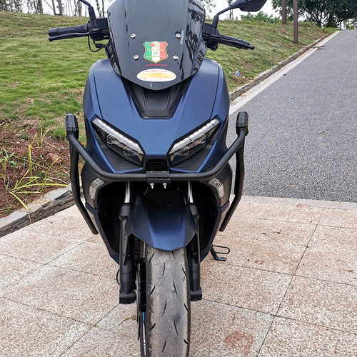 适用于龙嘉Vmax300保险杠前护杠改装配件货架尾箱架脚踏板防摔杠