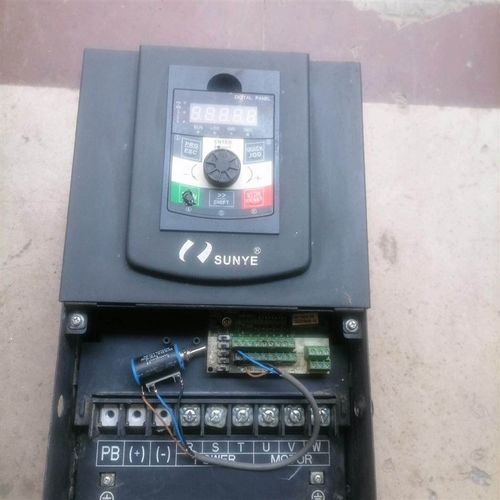 拆机日业变频器CM530H-4R022GB功能正常成色如图所