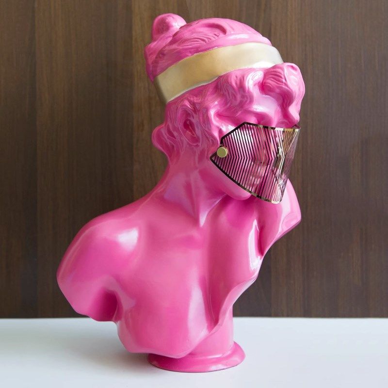 红色面罩女孩树脂人物雕塑艺术装置雕像摆件医美容院高级感装饰品