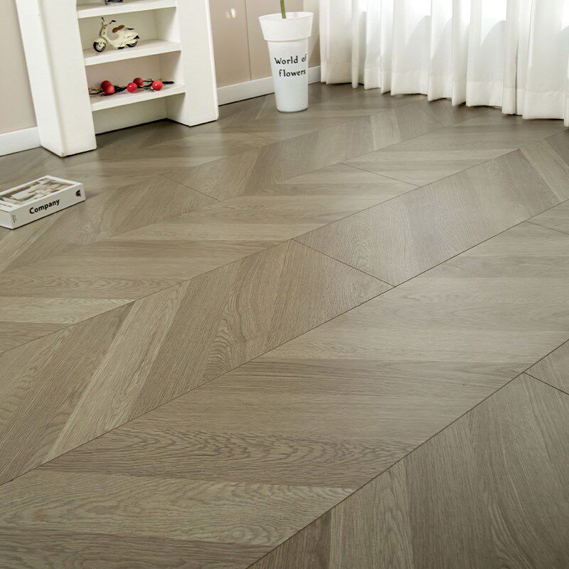 碳晶黑基材强化复合木地板家用环保防水阻燃耐磨酒店商用工装鱼骨