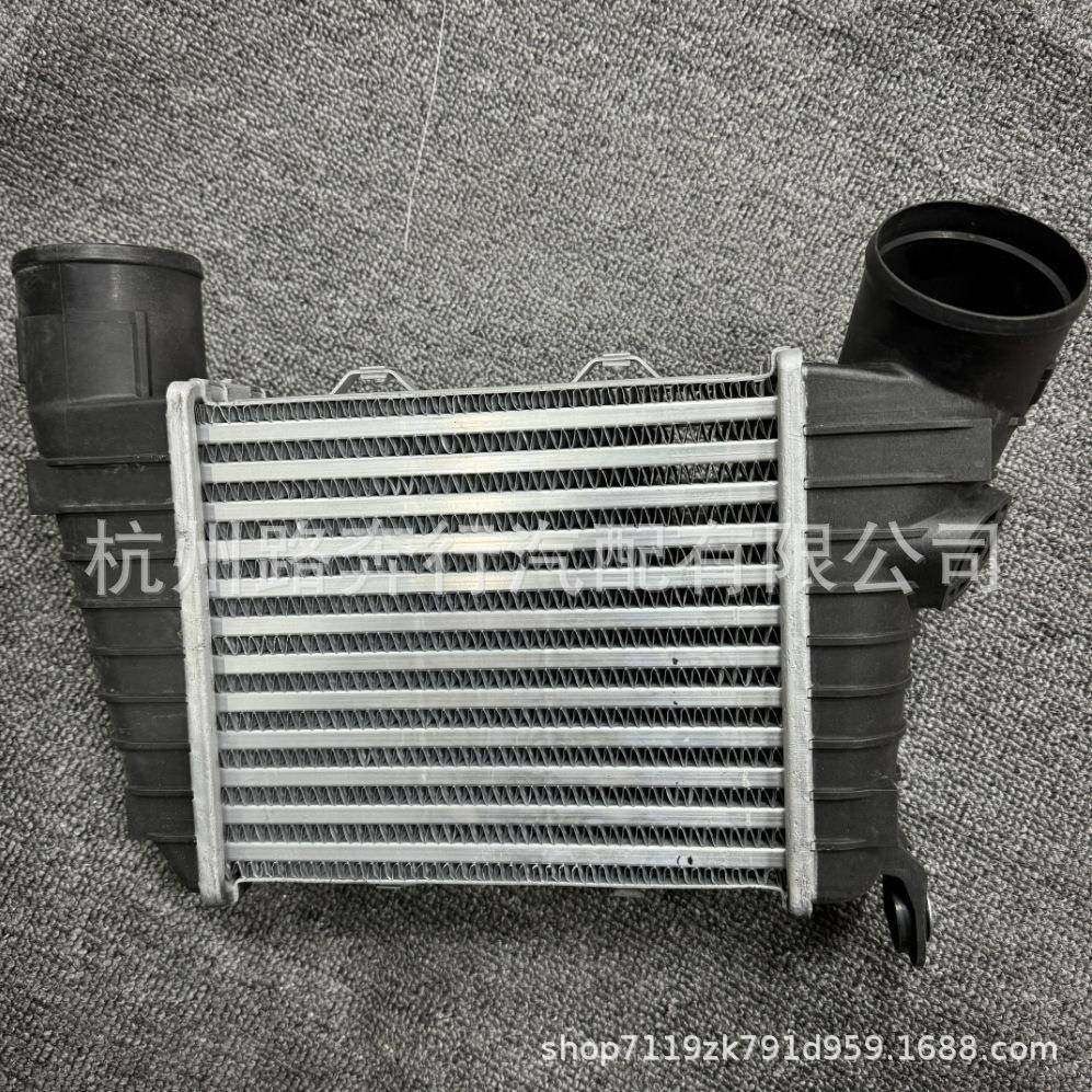 3WO 145 804E 3WO145804E 适用宾利飞驰 欧陆GT左右中冷器小水箱