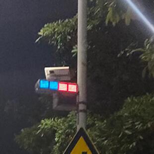 交通信号灯 频闪灯led警示灯 双面安全太阳能爆闪灯厂家