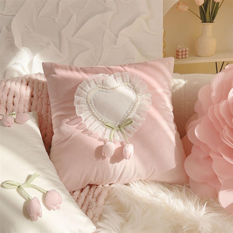 粉色爱心蕾丝花朵抱枕奶油风郁金香可爱少女心沙发靠枕床头靠垫