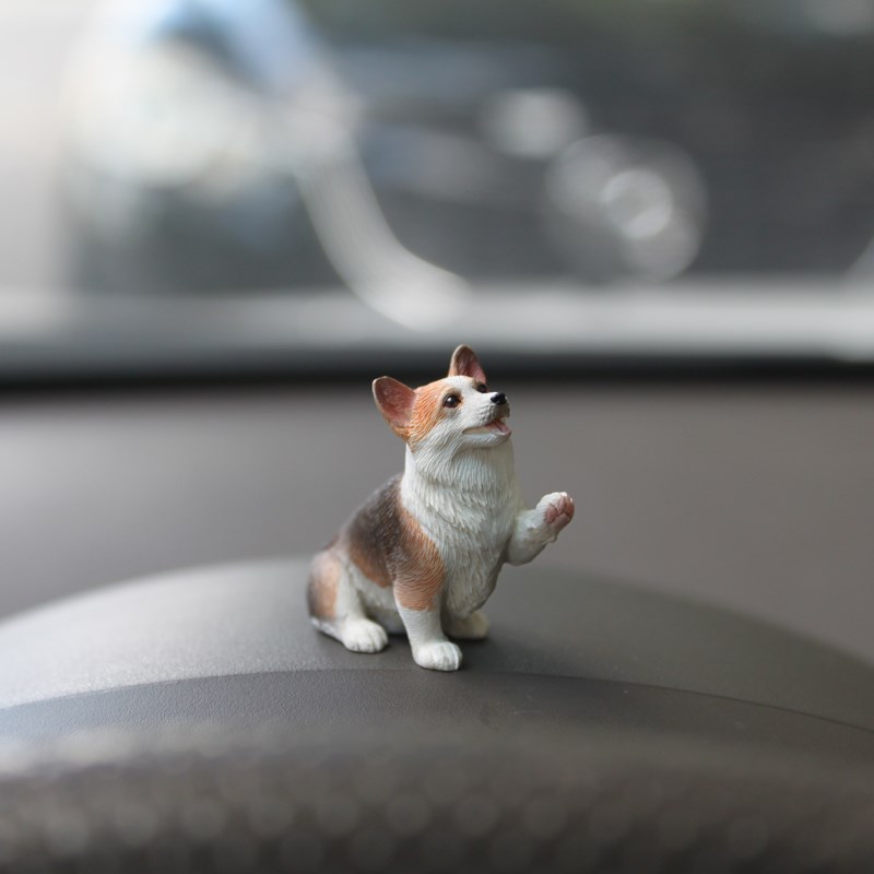 汽车可爱车内饰品小摆件车载中控台屏幕电动车迷你柯基装饰用品