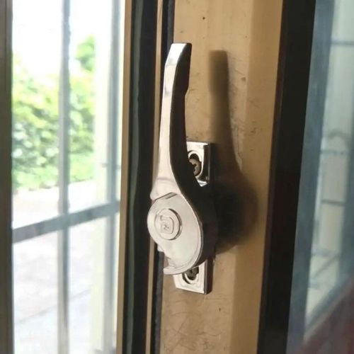 月牙锁门窗锁扣配件卡扣塑钢窗铝合金平移门窗锁推拉门828型老式