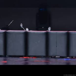 高档儿童京麻剧七芝官演品出服小小芝麻官舞表演服幼蹈儿戏曲丑角