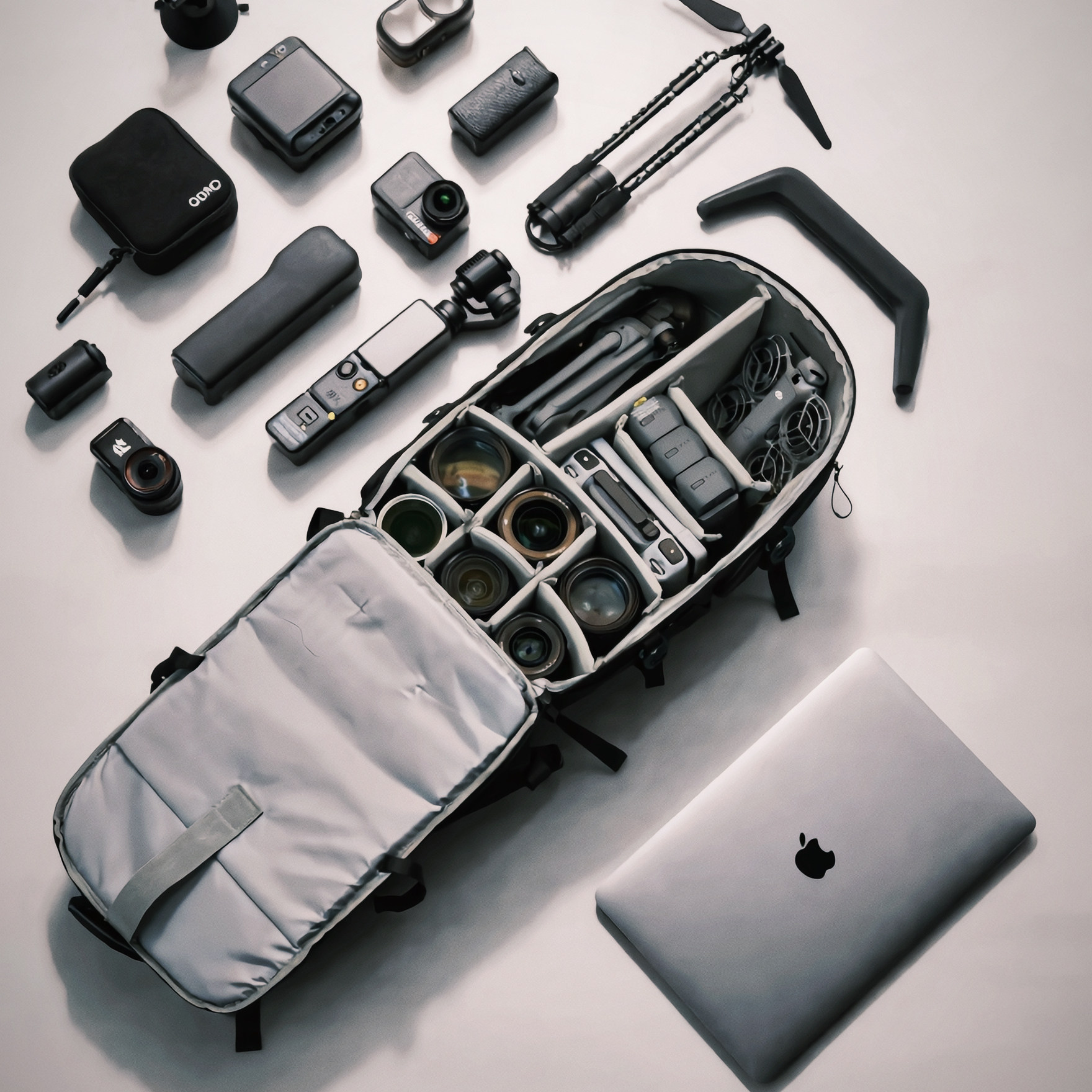 DEBY相机包双肩大容量佳能单反背包快取轻便防水相机电脑包适用于索尼富士尼康大疆稳定器RS4无人机御4摄影包