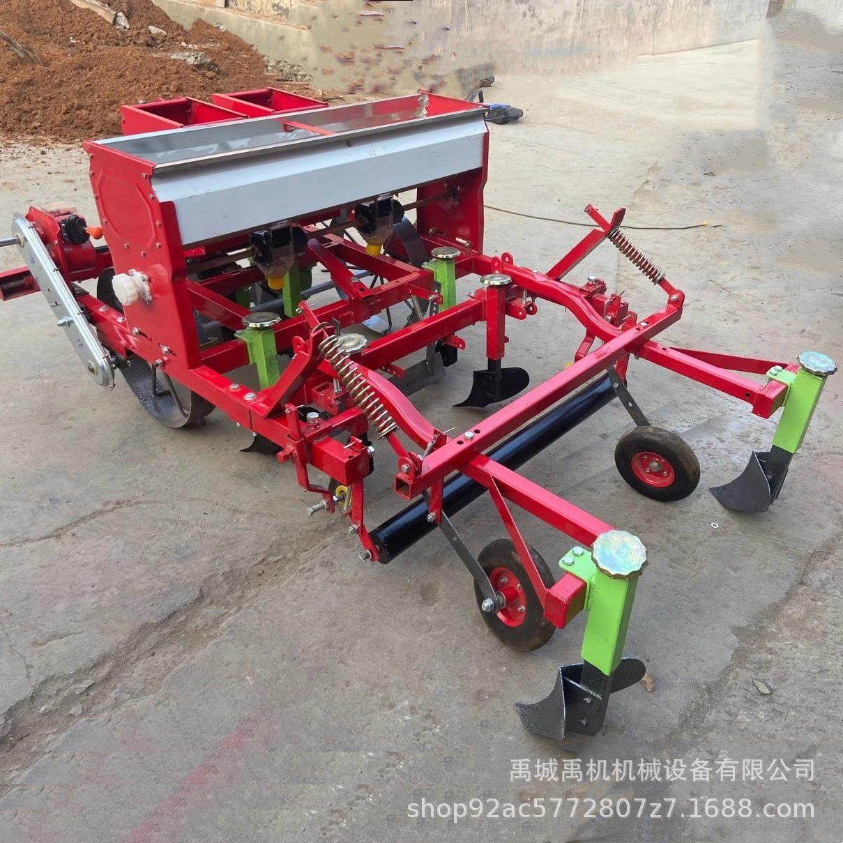 四轮带花生播种机花生联合播种机种肥覆膜滴灌打药一体机