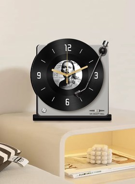 2025新款黑胶唱片桌面时钟装饰品客厅玄关摆件高级感可爱静音座钟