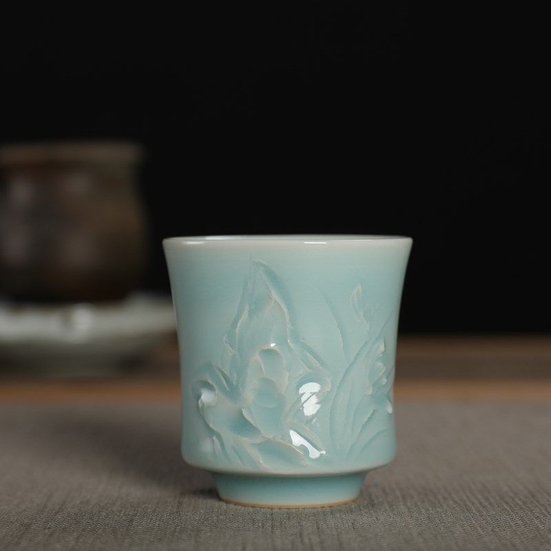 龙泉弟窑青瓷粉青釉邱钰玲手工茶杯捏塑闻香杯陶瓷主人杯功夫茶具