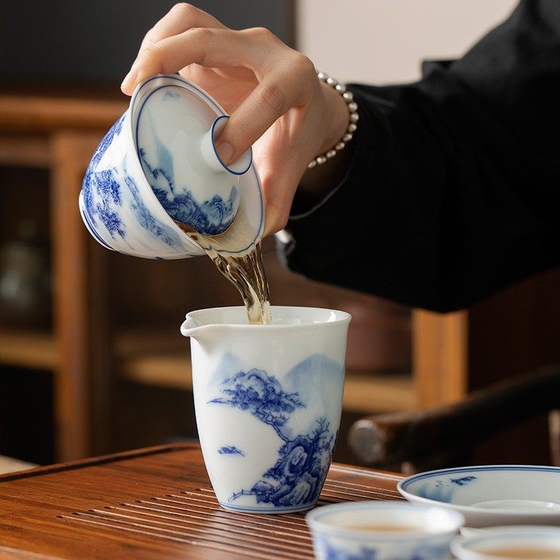 手绘青花瓷釉下彩山水陶瓷防烫盖碗大号单个茶杯三才泡茶碗
