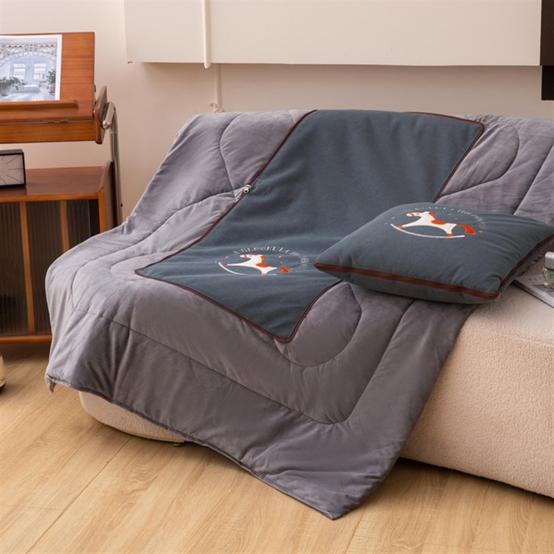 2023新款小马抱枕被两用沙发办公室午睡汽车载客厅床上简约二合一