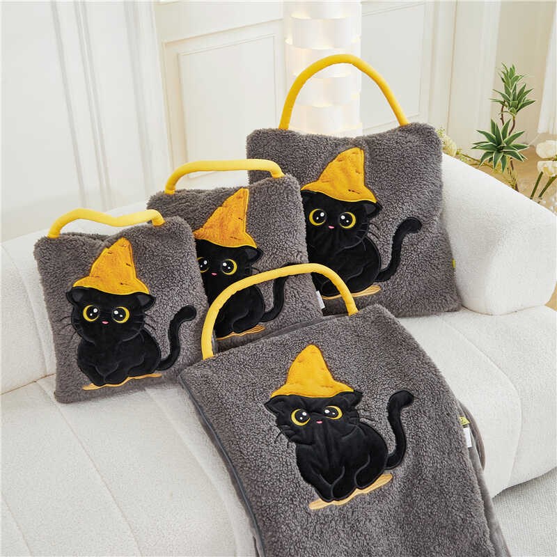 抱枕被子两用法兰绒个性可爱家用沙发午休毯羊羔绒折叠汽车靠枕被