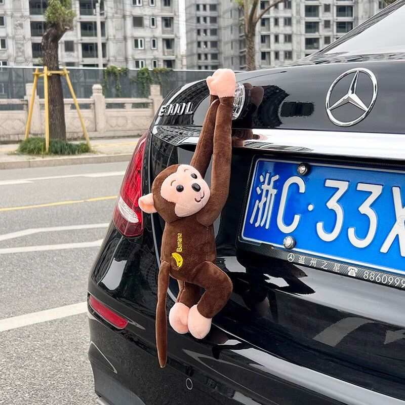 可爱猴子汽车摆件装饰车尾部玩偶车载创意吊猴长臂猴车外公仔挂件