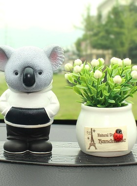 创意巴哥小摆件动物狗猫咪考拉公仔汽车车内饰品轻质不怕摔小礼品