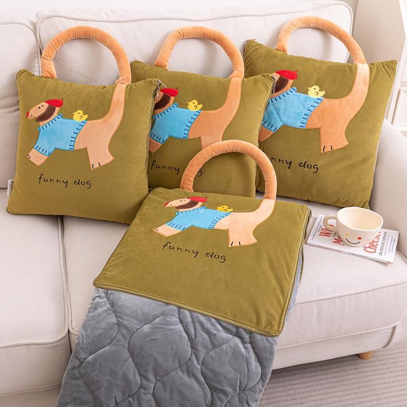 提手小狗抱枕被两用多功能办公室午睡盖毯车用靠垫沙发毯新款冬季