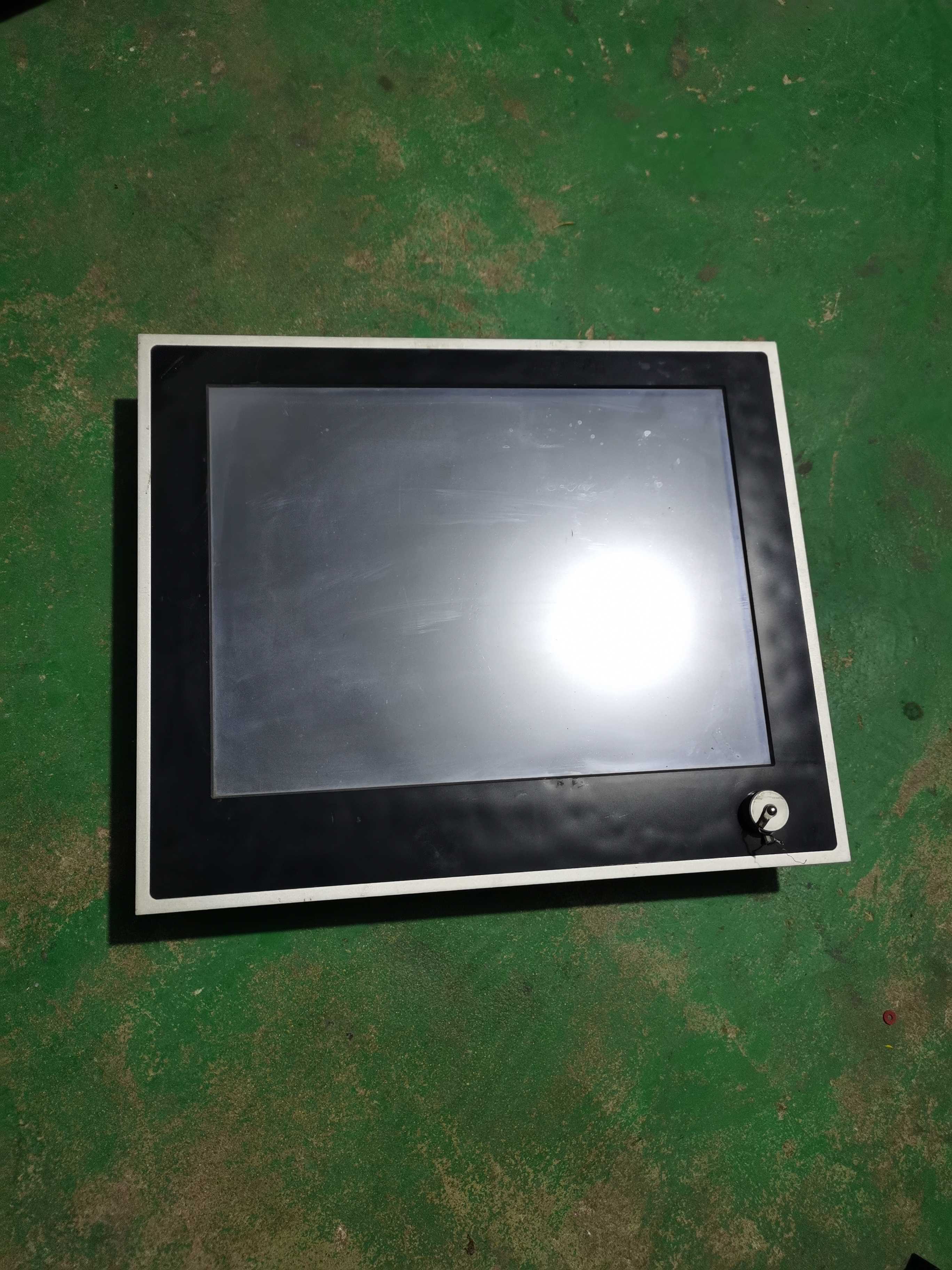 倍福工控机触摸屏CP6202-0021-0000 989857-031原装拆机实图议价