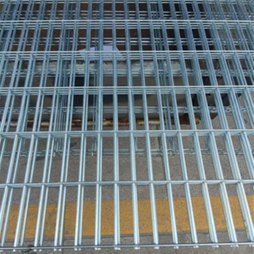 西安厂家镀锌网片狗笼子防盗窗围栏网铁丝网阳台护栏方孔钢丝网孔