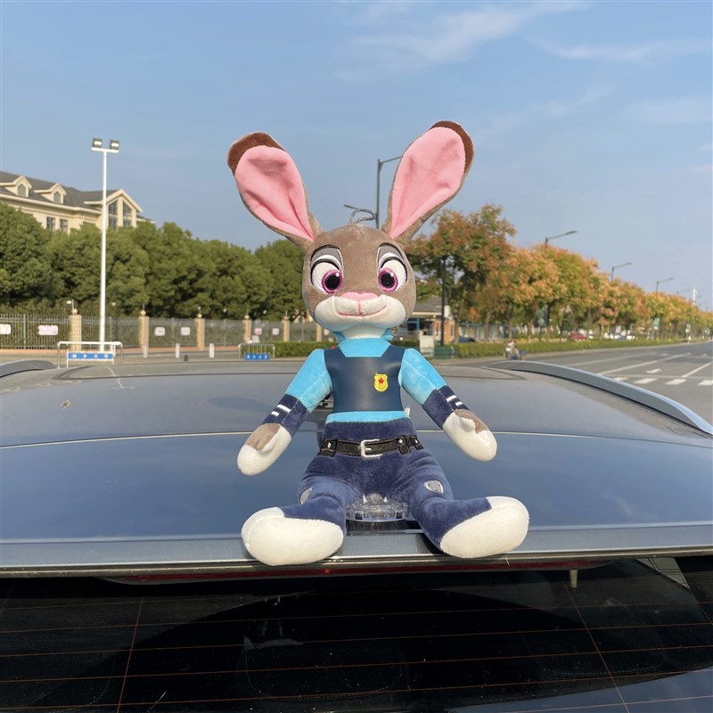 汽车车尾挂件玩偶朱迪车顶装饰摆件外公仔草莓熊后备箱车屁股车载