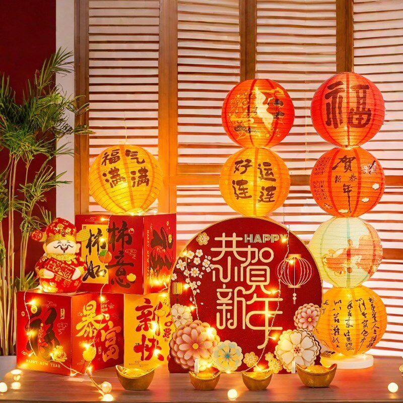 2025蛇年元旦装饰礼盒摆件新年氛围发光灯笼摆饰商场店铺场景堆头