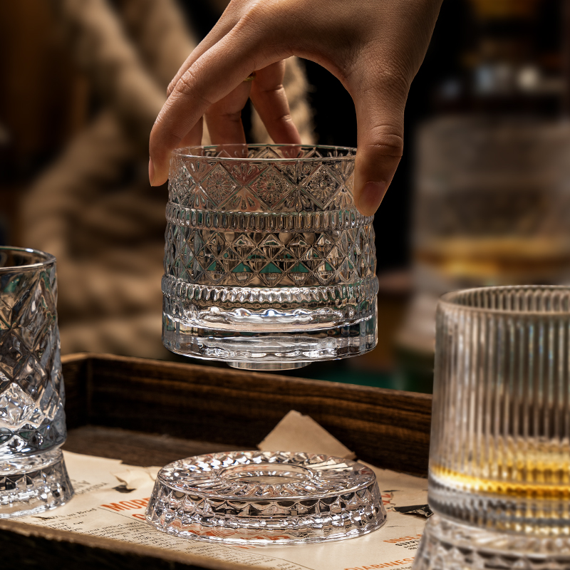 创意旋转威士忌酒杯洋酒杯解压玻璃杯家用啤酒杯高级感转转杯酒吧