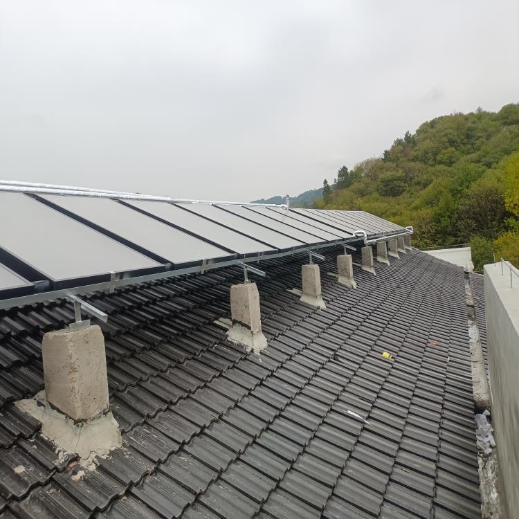 宿舍楼3吨太阳能空气能热水系统