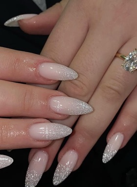 冬日白色雪花海莉穿戴甲手工中长款简约老钱美甲高级绝美杏仁指甲