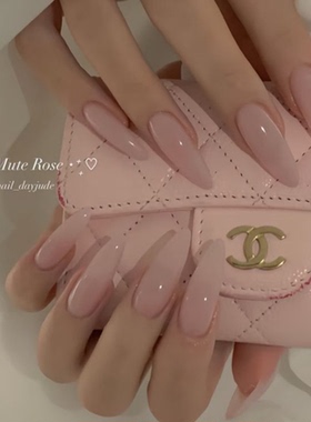 高级简约粉色裸色海莉穿戴甲手工中长款老钱美甲高级绝美杏仁指甲