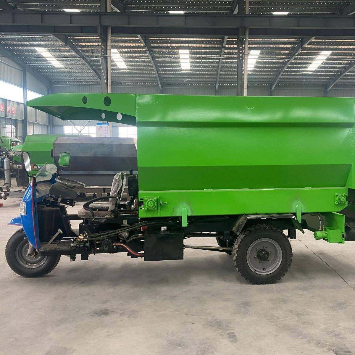 柴油三自轮搅拌撒料车养殖牛料羊喂车全动牛场VLC羊草料投料机
